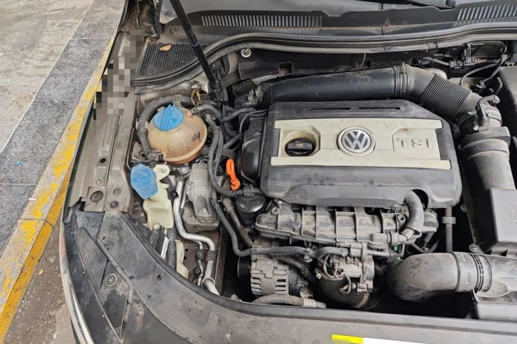 Used Volkswagen FAW-Volkswagen CC 2013 1.8TSI Prestige Model Engine Bay Right