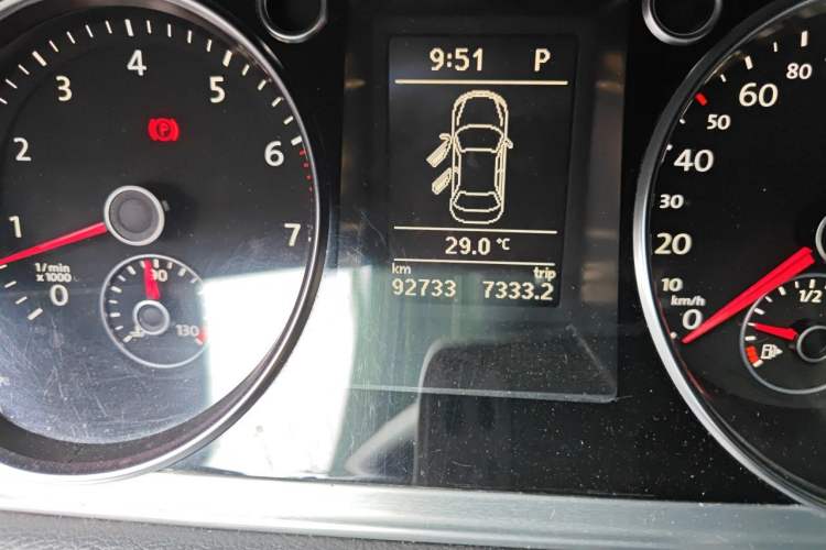 Used Volkswagen FAW-Volkswagen CC 2013 1.8TSI Prestige Model Odometer Close Up