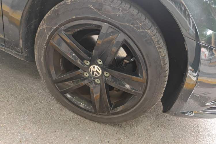 Used Volkswagen FAW-Volkswagen CC 2013 1.8TSI Prestige Model Right Front Wheel Hub