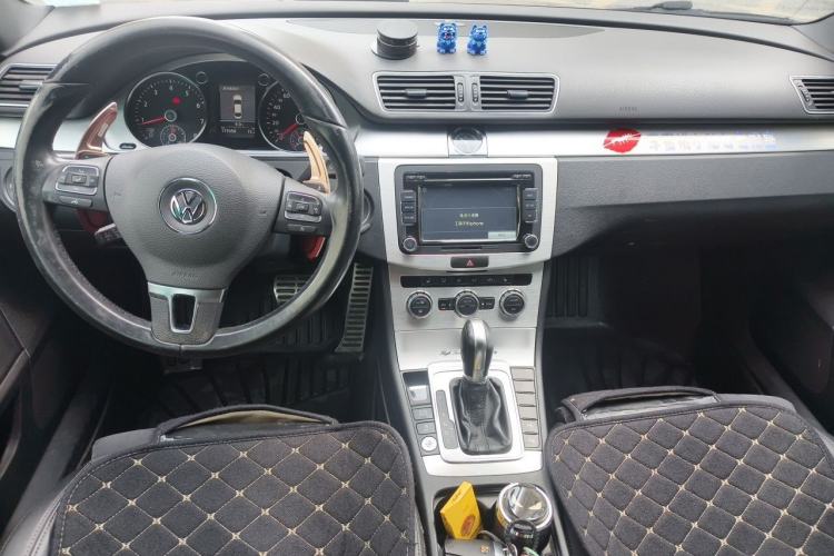Used Volkswagen FAW-Volkswagen CC 2013 1.8TSI Luxury Model Center Console