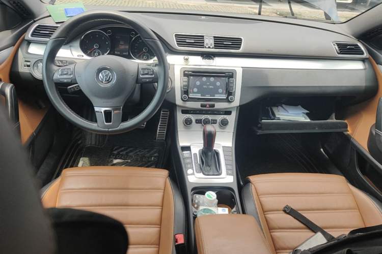 Used Volkswagen FAW-Volkswagen CC 2013 2.0 TSI Luxury Model Center Console