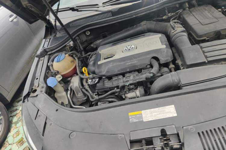 Used Volkswagen FAW-Volkswagen CC 2013 2.0 TSI Luxury Model Engine Bay Right