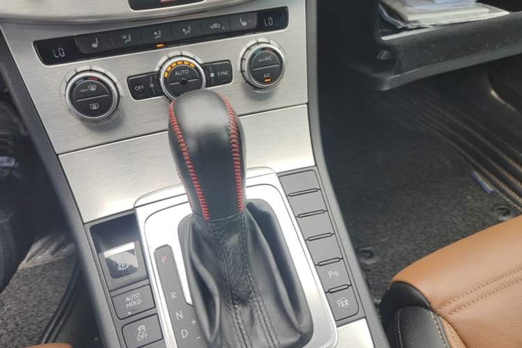 Used Volkswagen FAW-Volkswagen CC 2013 2.0 TSI Luxury Model Gear Lever