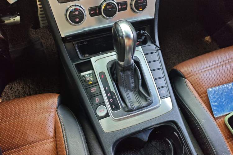 Used Volkswagen FAW-Volkswagen CC 2013 2.0 TSI Ultimate Model Gear Lever