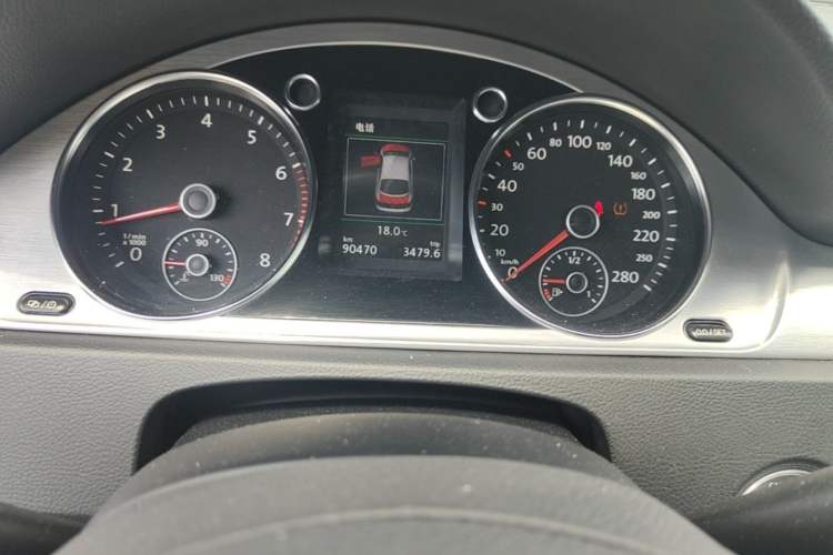 Used Volkswagen FAW-Volkswagen CC 2013 2.0 TSI Luxury Model Odometer Close Up
