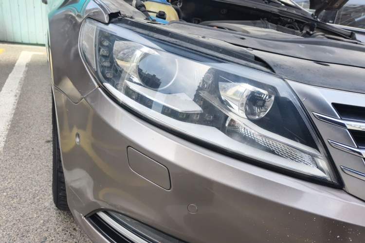 Used Volkswagen FAW-Volkswagen CC 2013 1.8TSI Luxury Model Right Front Headlight