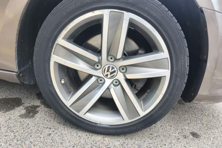 Used Volkswagen FAW-Volkswagen CC 2013 1.8TSI Luxury Model Right Front Wheel Hub