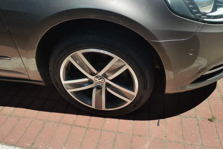 Used Volkswagen FAW-Volkswagen CC 2013 2.0 TSI Luxury Model Right Front Wheel Hub