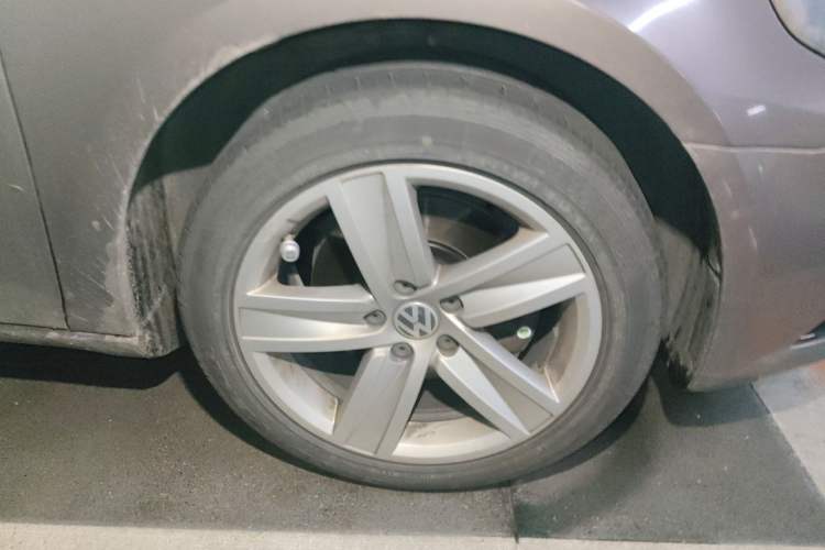 Used Volkswagen FAW-Volkswagen CC 2013 1.8TSI Prestige Model Right Front Wheel Hub