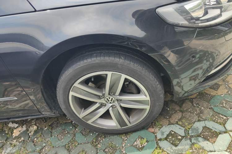 Used Volkswagen FAW-Volkswagen CC 2013 2.0 TSI Luxury Model Right Front Wheel Hub