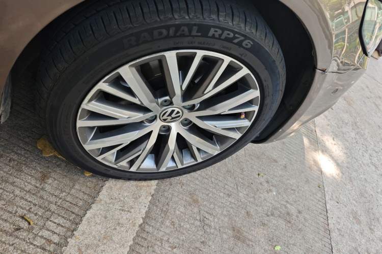 Used Volkswagen FAW-Volkswagen CC 2013 2.0 TSI Ultimate Model Right Front Wheel Hub
