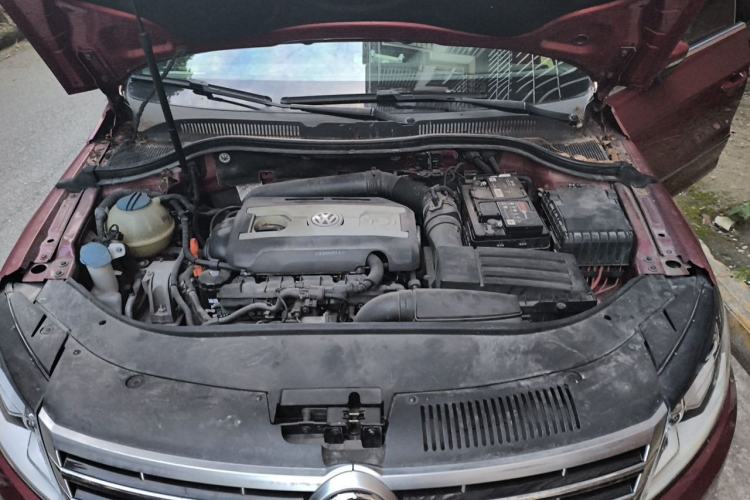 Used Volkswagen FAW-Volkswagen CC 2013 1.8TSI Luxury Model Engine Bay