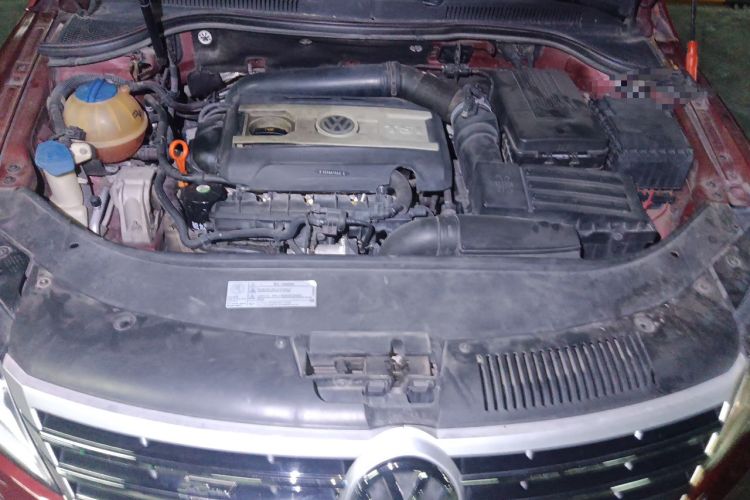 Used Volkswagen FAW-Volkswagen CC 2013 1.8TSI Luxury Model Engine Bay