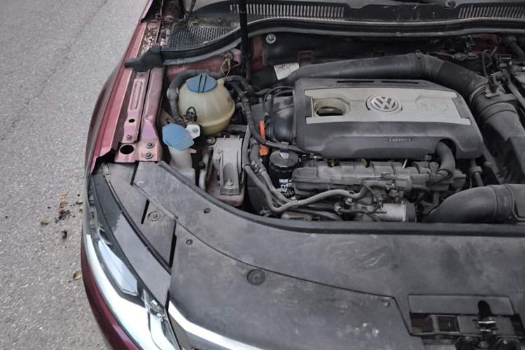 Used Volkswagen FAW-Volkswagen CC 2013 1.8TSI Luxury Model Engine Bay Right