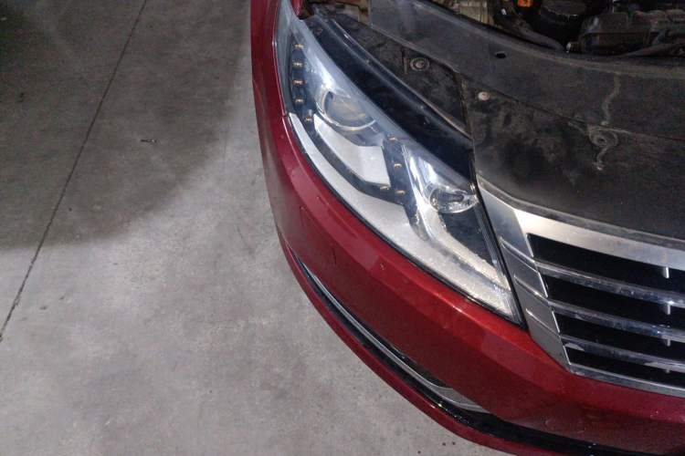 Used Volkswagen FAW-Volkswagen CC 2013 1.8TSI Prestige Model Engine Bay Right