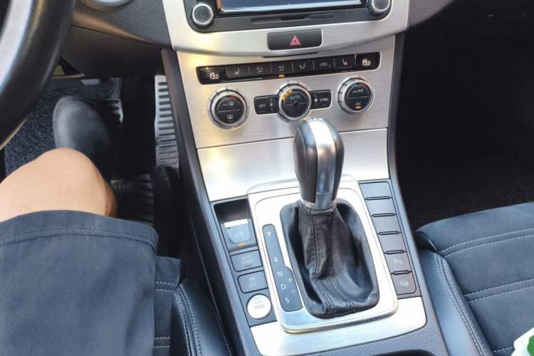 Used Volkswagen FAW-Volkswagen CC 2013 2.0 TSI Luxury Model Gear Lever