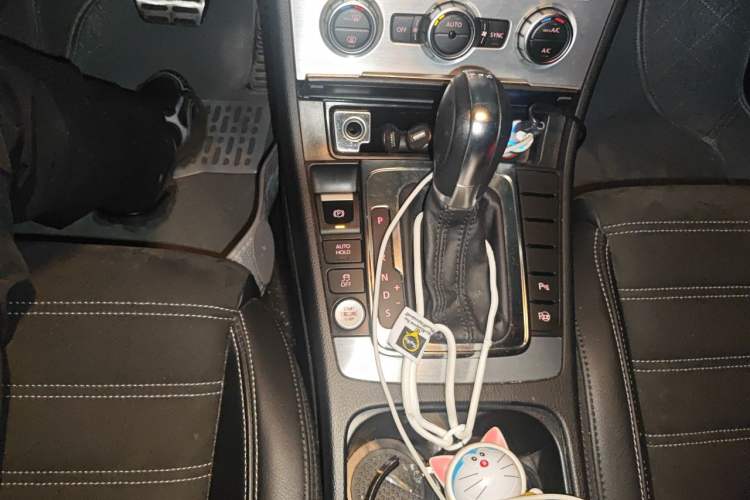 Used Volkswagen FAW-Volkswagen CC 2013 1.8TSI Luxury Model Gear Lever
