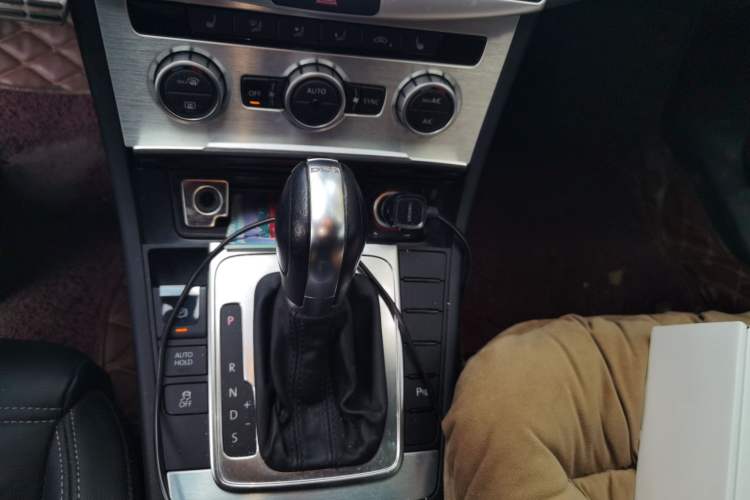 Used Volkswagen FAW-Volkswagen CC 2013 1.8TSI Prestige Model Gear Lever