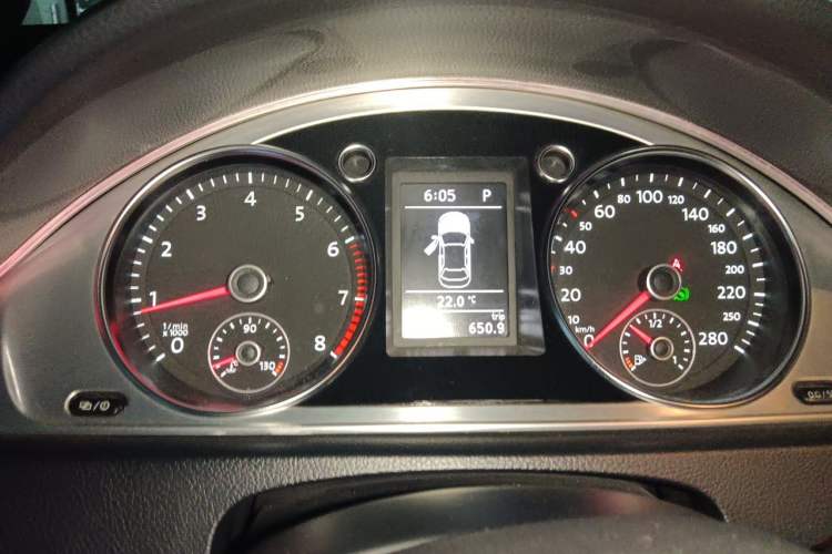 Used Volkswagen FAW-Volkswagen CC 2013 1.8TSI Luxury Model Instrument Cluster