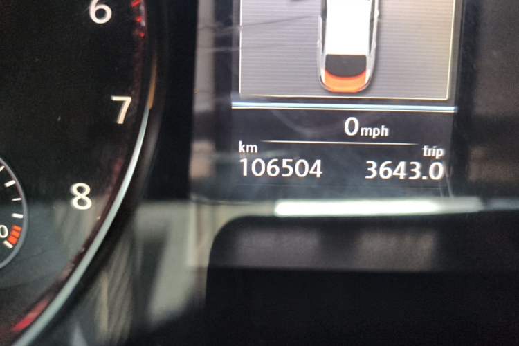 Used Volkswagen FAW-Volkswagen CC 2013 1.8TSI Luxury Model Odometer Close Up