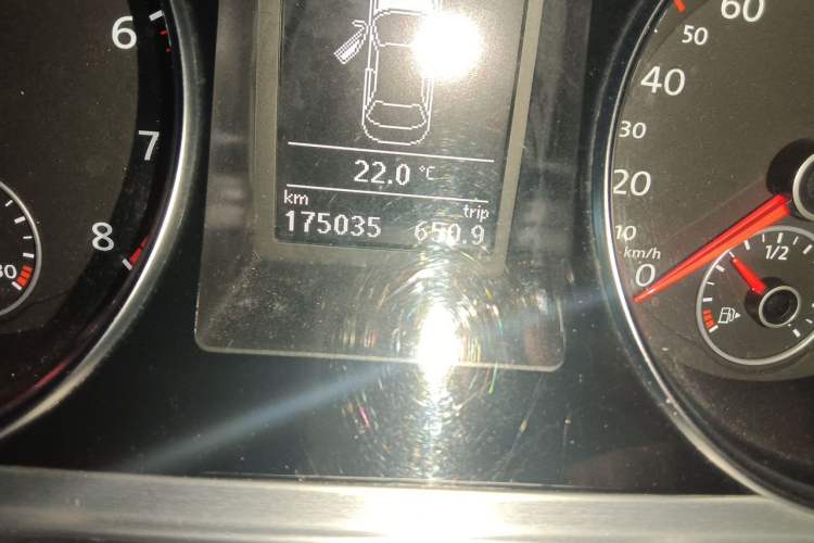 Used Volkswagen FAW-Volkswagen CC 2013 1.8TSI Luxury Model Odometer Close Up