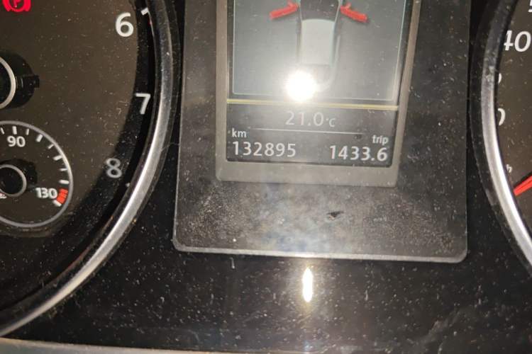 Used Volkswagen FAW-Volkswagen CC 2013 1.8TSI Luxury Model Odometer Close Up