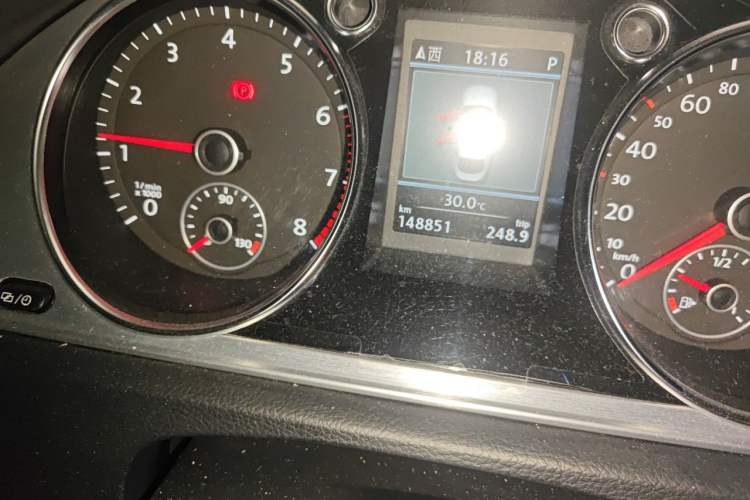 Used Volkswagen FAW-Volkswagen CC 2013 1.8TSI Luxury Model Odometer Close Up