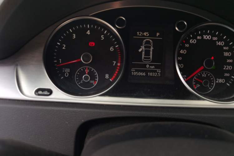 Used Volkswagen FAW-Volkswagen CC 2013 1.8TSI Prestige Model Odometer Close Up