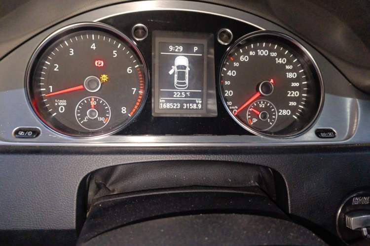 Used Volkswagen FAW-Volkswagen CC 2013 1.8TSI Prestige Model Odometer Close Up
