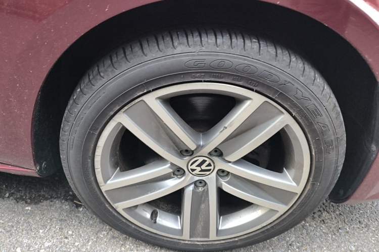 Used Volkswagen FAW-Volkswagen CC 2013 1.8TSI Luxury Model Right Front Wheel Hub