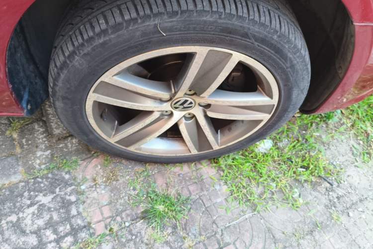 Used Volkswagen FAW-Volkswagen CC 2013 2.0 TSI Luxury Model Right Front Wheel Hub