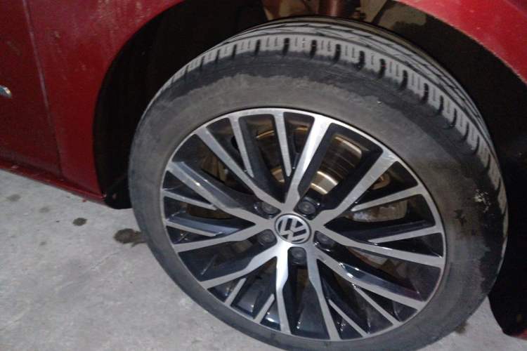 Used Volkswagen FAW-Volkswagen CC 2013 1.8TSI Prestige Model Right Front Wheel Hub