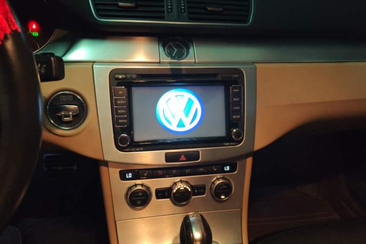 Used Volkswagen FAW-Volkswagen CC 2013 1.8TSI Luxury Model Audio And AC Panel
