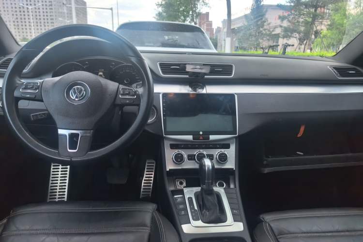 Used Volkswagen FAW-Volkswagen CC 2013 1.8TSI Prestige Model Center Console
