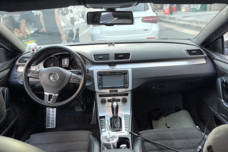 Used Volkswagen FAW-Volkswagen CC 2013 1.8TSI Luxury Model Center Console