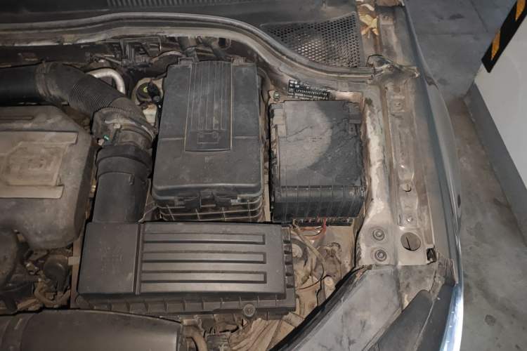 Used Volkswagen FAW-Volkswagen CC 2013 1.8TSI Luxury Model Engine Bay Left