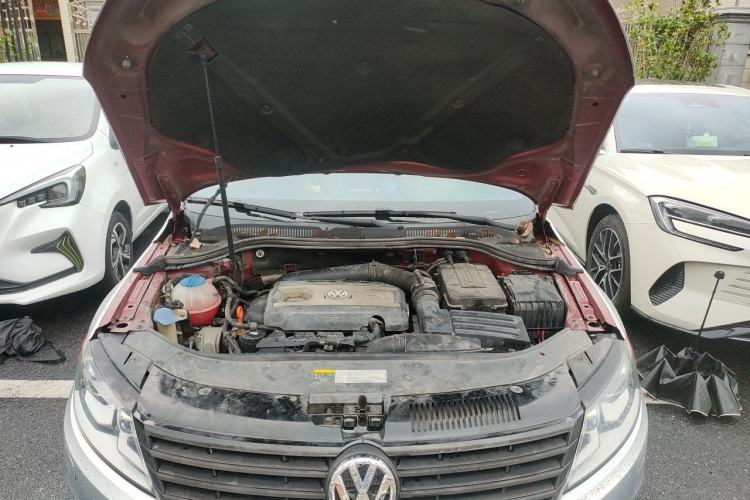 Used Volkswagen FAW-Volkswagen CC 2013 1.8TSI Prestige Model Engine Bay