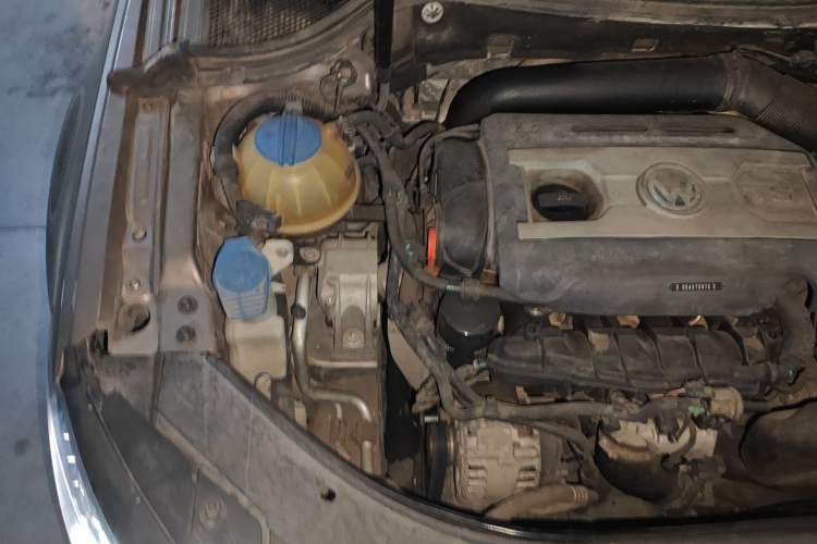 Used Volkswagen FAW-Volkswagen CC 2013 1.8TSI Luxury Model Engine Bay Right