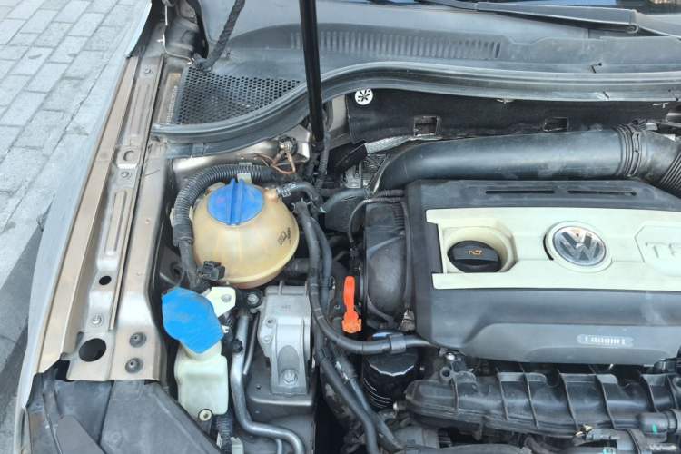 Used Volkswagen FAW-Volkswagen CC 2013 1.8TSI Luxury Model Engine Bay Right