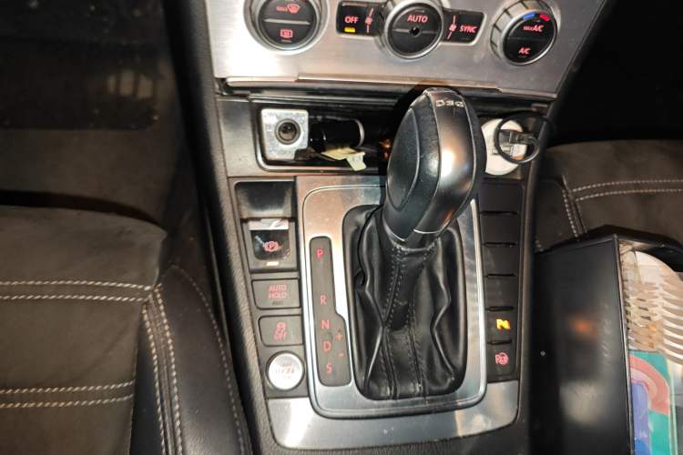 Used Volkswagen FAW-Volkswagen CC 2013 1.8TSI Luxury Model Gear Lever