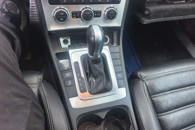 Used Volkswagen FAW-Volkswagen CC 2013 1.8TSI Prestige Model Gear Lever