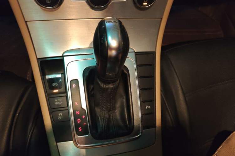 Used Volkswagen FAW-Volkswagen CC 2013 1.8TSI Luxury Model Gear Lever