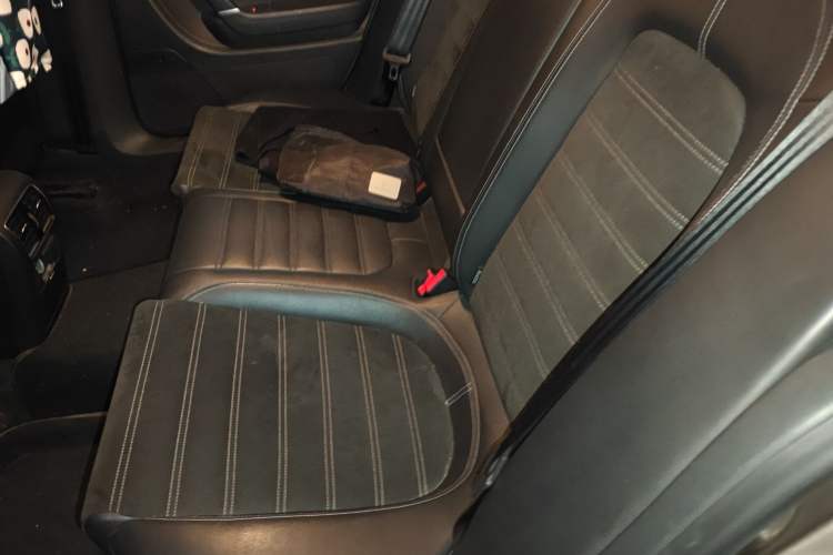 Used Volkswagen FAW-Volkswagen CC 2013 1.8TSI Luxury Model Left Rear Seat
