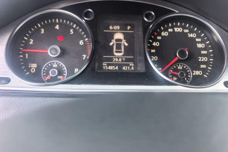 Used Volkswagen FAW-Volkswagen CC 2013 1.8TSI Prestige Model Odometer Close Up