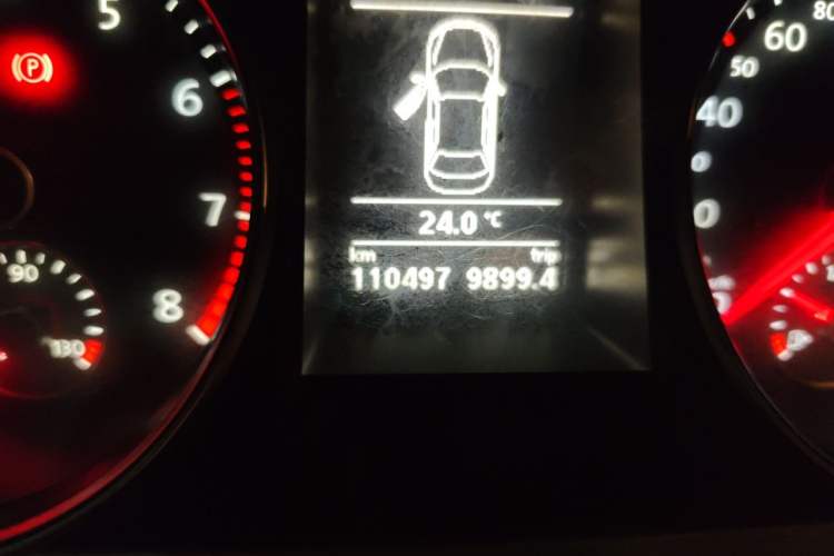 Used Volkswagen FAW-Volkswagen CC 2013 1.8TSI Luxury Model Odometer Close Up