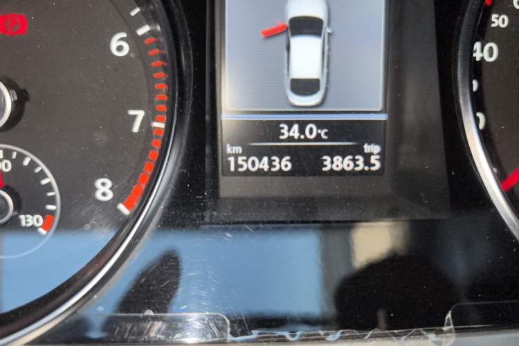 Used Volkswagen FAW-Volkswagen CC 2013 1.8TSI Luxury Model Odometer Close Up