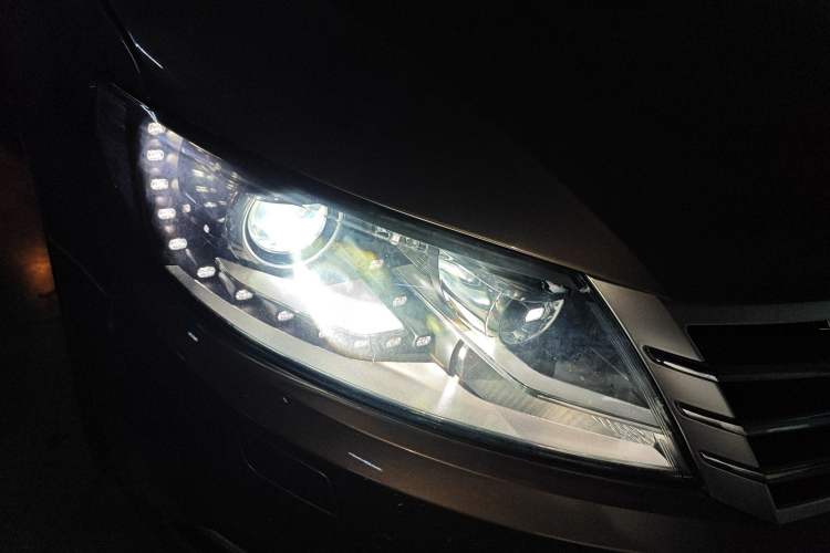 Used Volkswagen FAW-Volkswagen CC 2013 1.8TSI Luxury Model Right Front Headlight