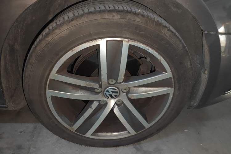 Used Volkswagen FAW-Volkswagen CC 2013 1.8TSI Luxury Model Right Front Wheel Hub