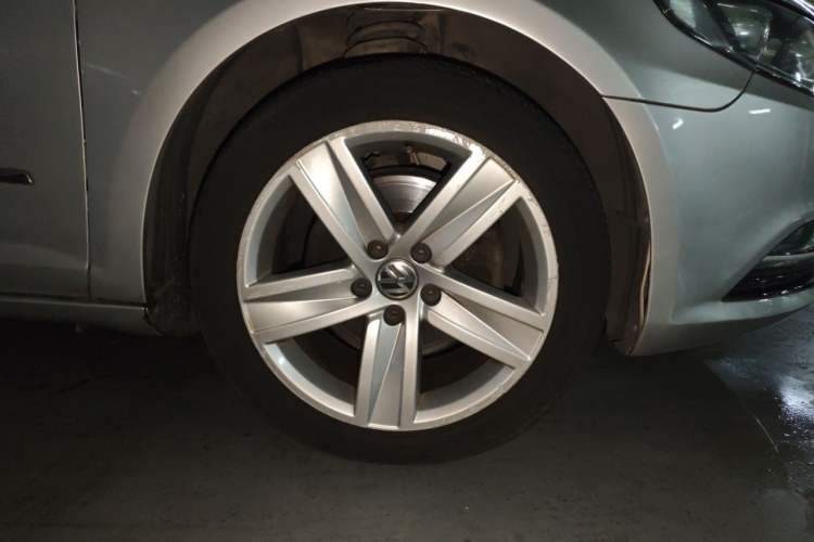 Used Volkswagen FAW-Volkswagen CC 2013 1.8TSI Luxury Model Right Front Wheel Hub