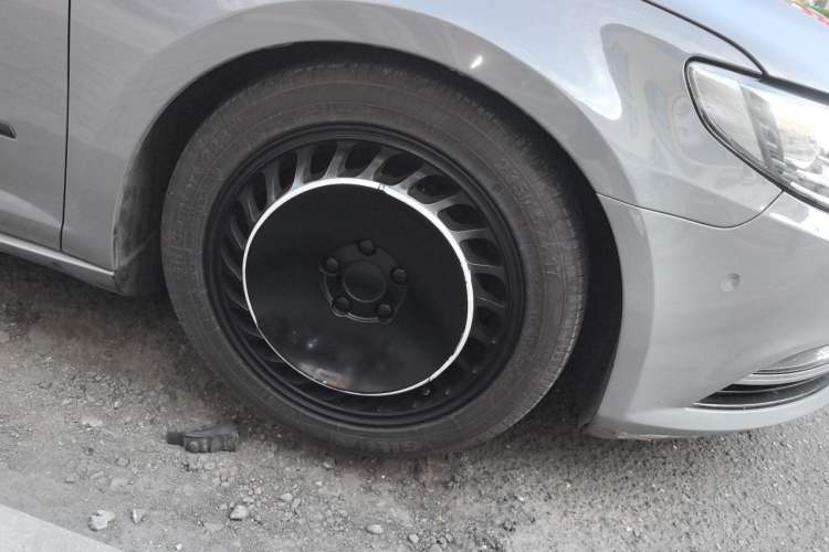 Used Volkswagen FAW-Volkswagen CC 2013 1.8TSI Luxury Model Right Front Wheel Hub